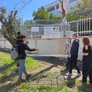 Κάθε καινούργιος κάδος περισυλλογής για τα τενεκεδάκια εμπλέκει περισσότερα σχολεία στις προσπάθεια για ανακύκλωση